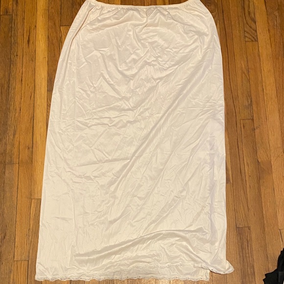 Vintage Vanity Fair Cream Slip - Picture 1 of 6